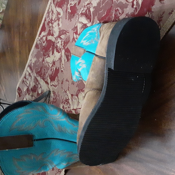 Boots - Picture 2 of 3